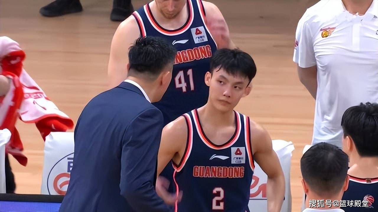 二十亿欧元是多大一笔巨款自然不用说，关键是这件事闹成现在这个局面，如果叶辰真的要把他捅出去的话，那自己的儿子就彻底完蛋了。
